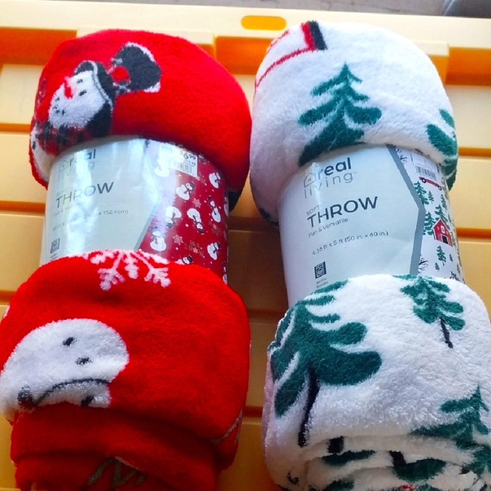 2 Pqirs Of Chdiatmas Throwa